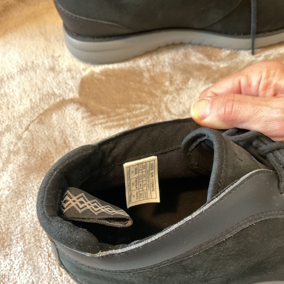 Men’s Ugg shoe - Picture 2 of 4